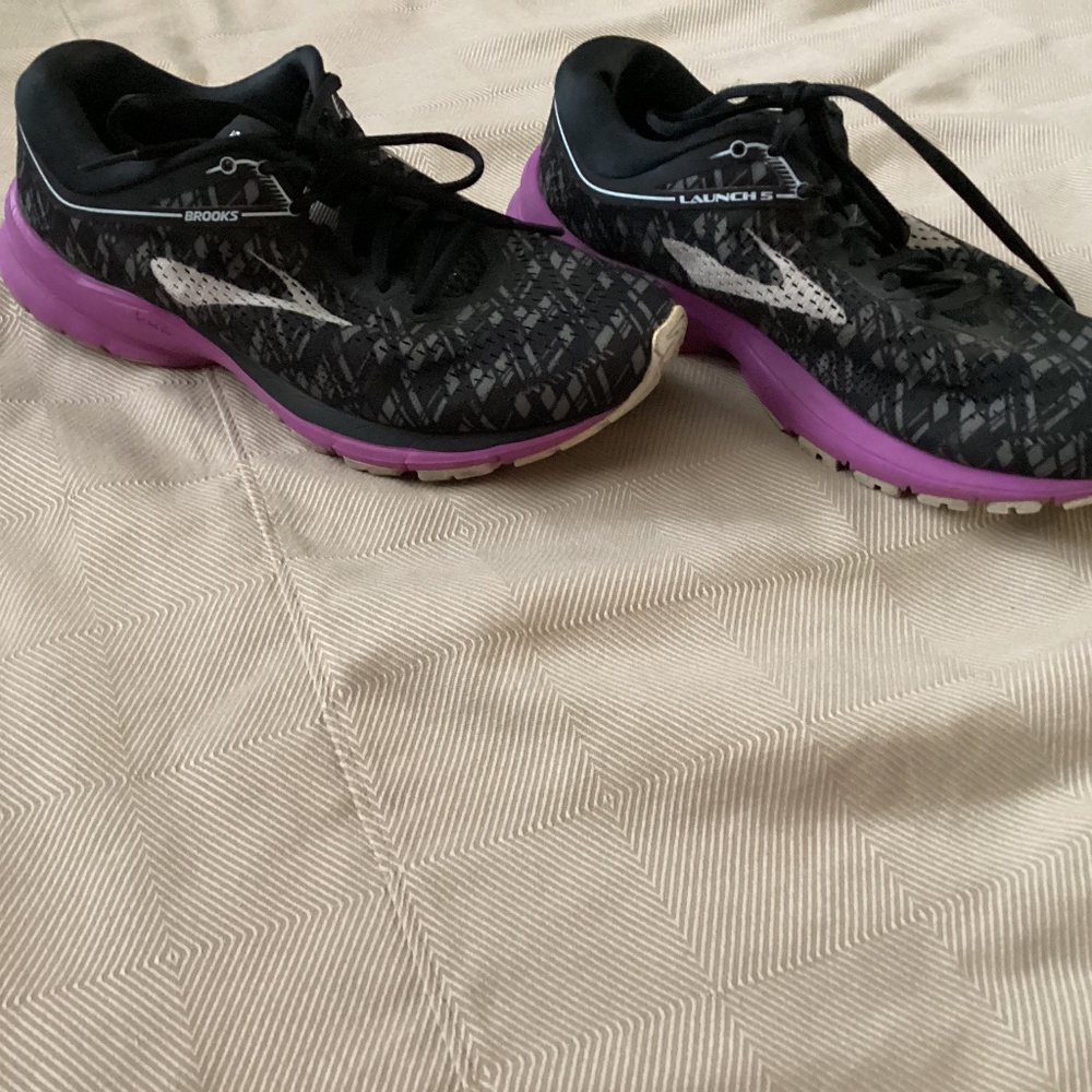 Womens BROOKS Launch 5 Black Running Shoes / Size 9.5 Medium